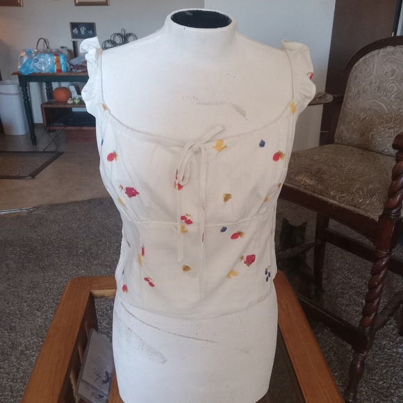 ADORABLE White Floral Cropped Tank Top NWT Size Large Juniors - Picture 3 of 6